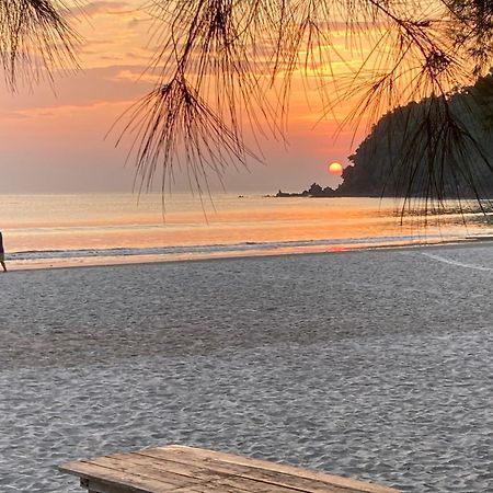 La Ong Lay Hotel Koh Phayam Exterior photo